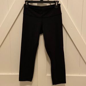 Lululemon Wunder Under Crop. Black. Size 6.